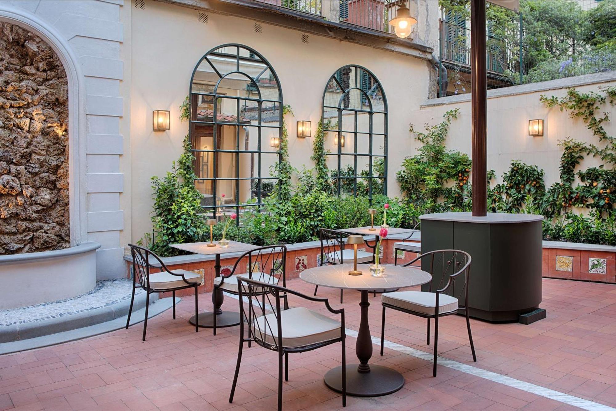 Tivoli Palazzo Gaddi Firenze Hotel Exterior foto The hotel's courtyard