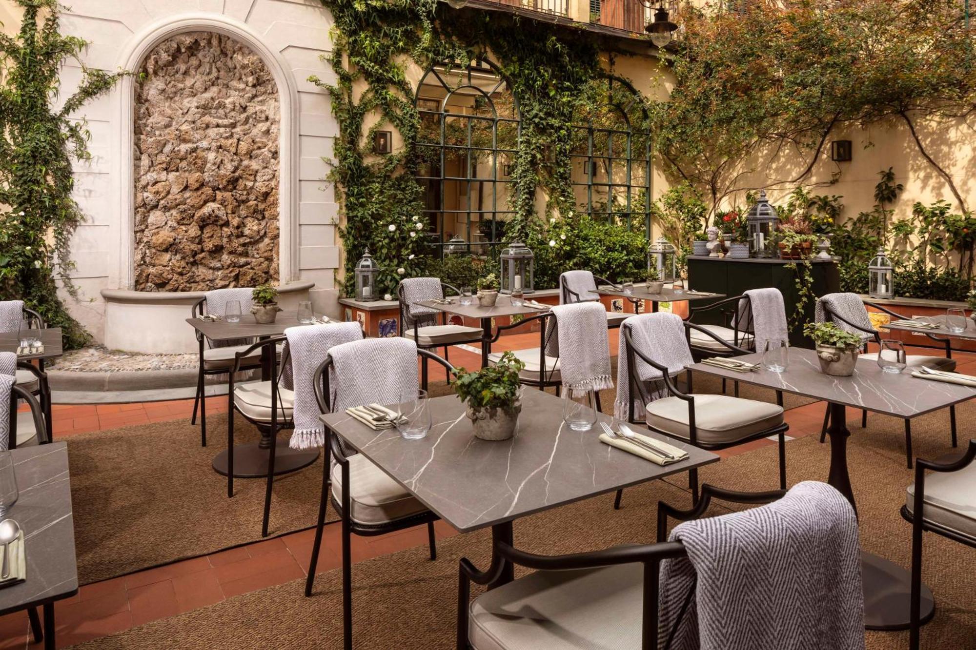 Tivoli Palazzo Gaddi Firenze Hotel Exterior foto The patio at the hotel